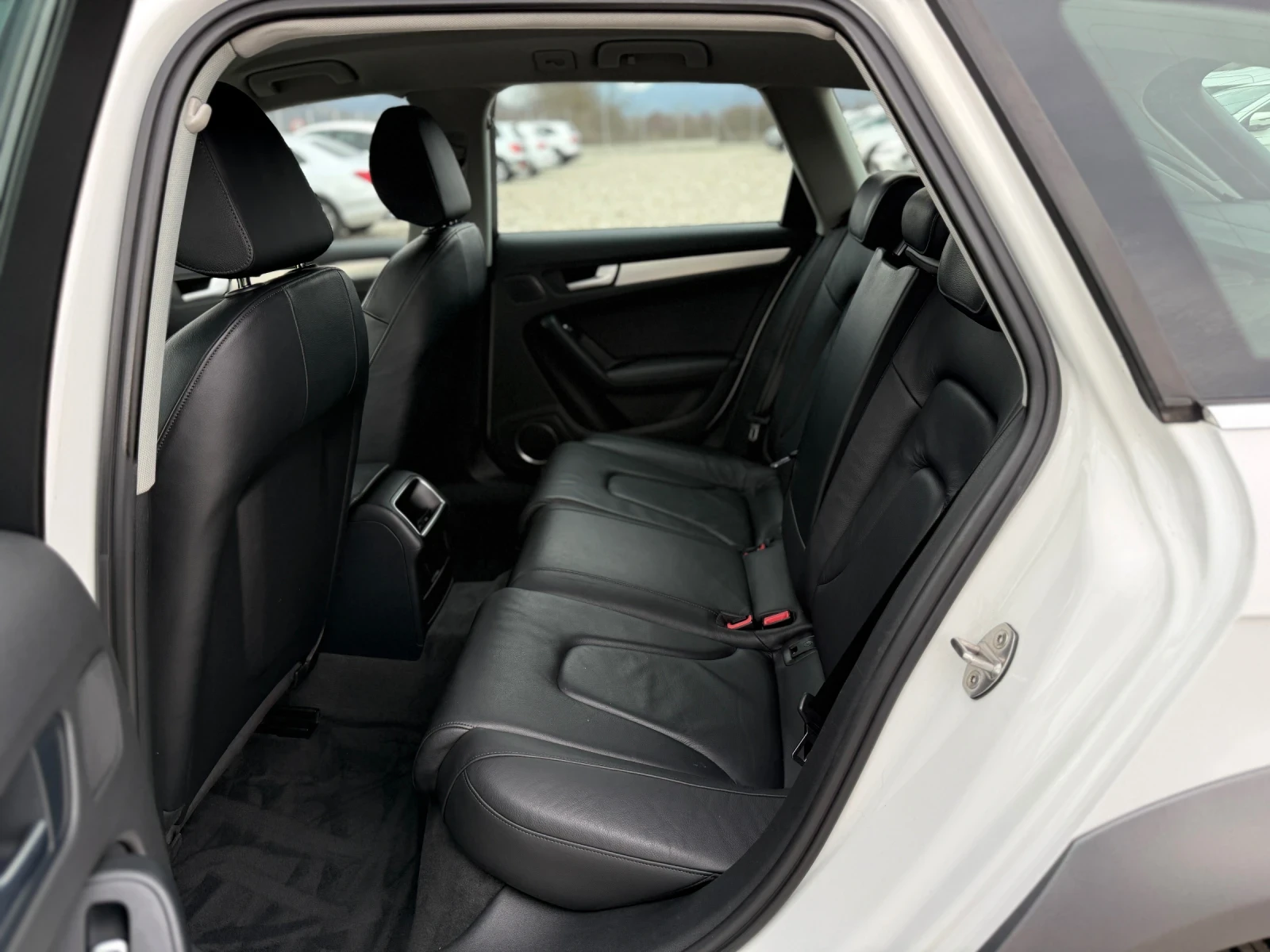 Audi A4 Allroad 2.0TDI QUATTRO BANG&OLUFSEN, снимка 12 - Автомобили и джипове - 53831423