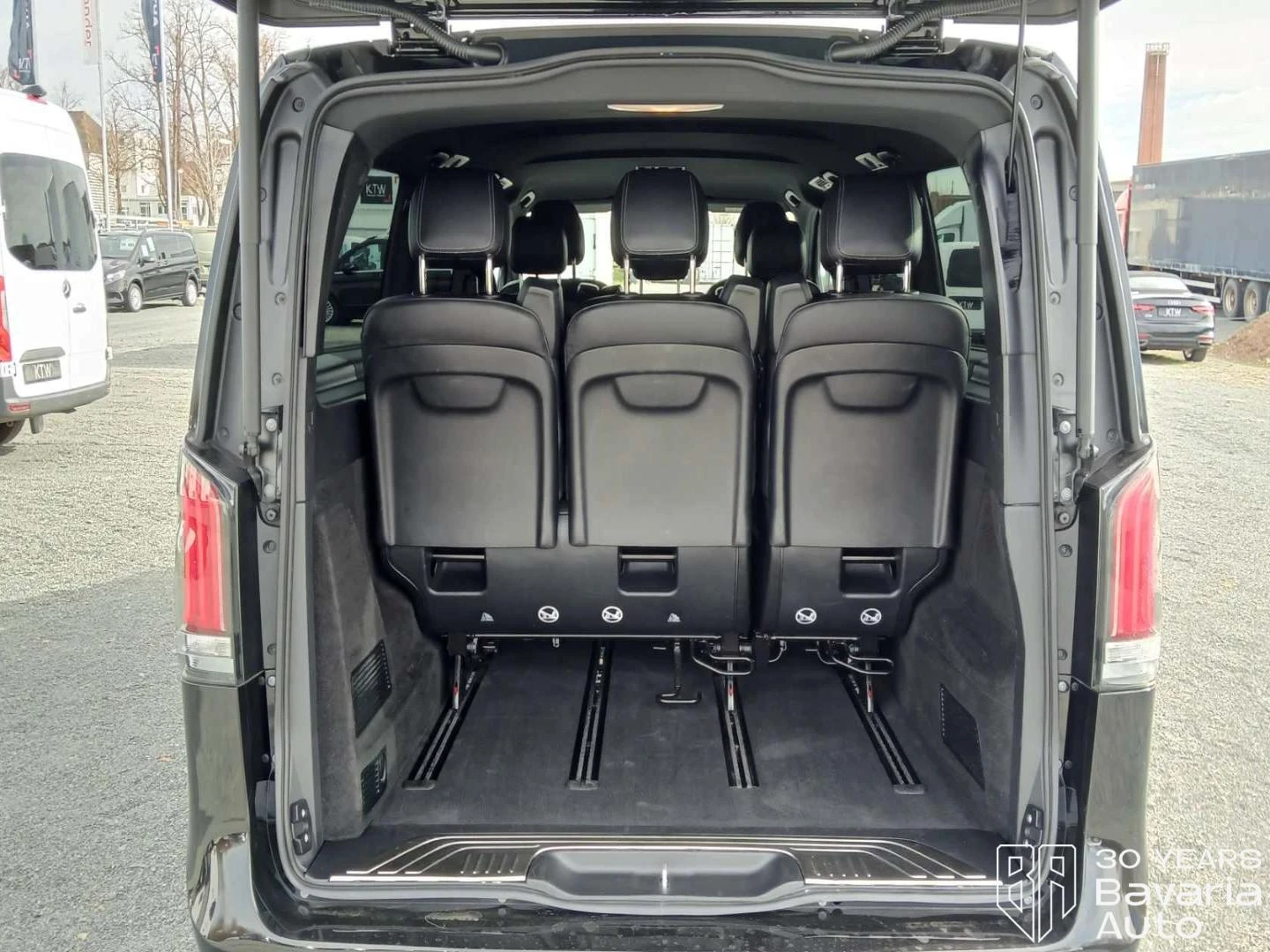 Mercedes-Benz V 300 d Extralang 4Matic Automatik Avantgarde, снимка 10 - Автомобили и джипове - 53918560