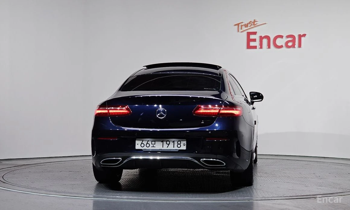 Mercedes-Benz E 220 d* COUPE* AMG* HEAD-UP* ПОДГРЕВ* КАМЕРА* AMBIENT, снимка 3 - Автомобили и джипове - 54215113