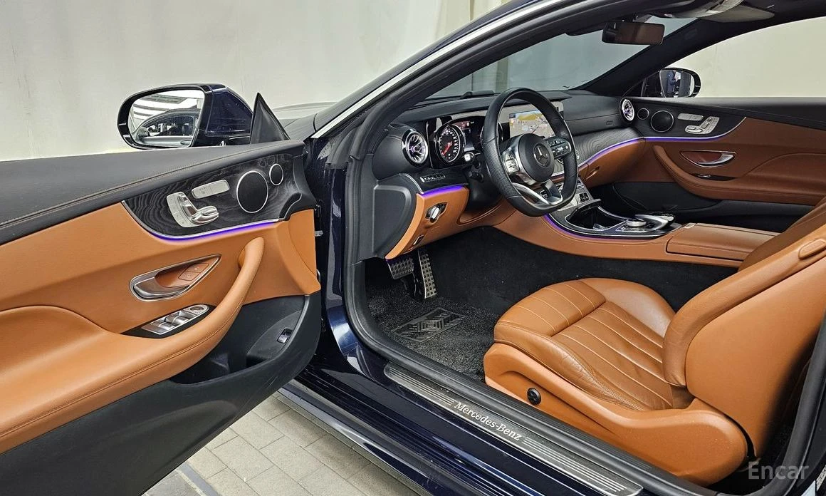 Mercedes-Benz E 220 d* COUPE* AMG* HEAD-UP* ПОДГРЕВ* КАМЕРА* AMBIENT, снимка 8 - Автомобили и джипове - 54215113