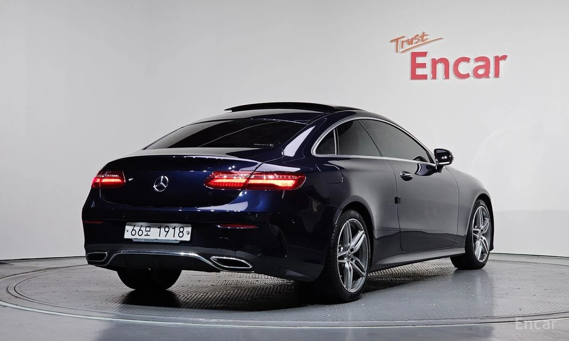 Mercedes-Benz E 220 d* COUPE* AMG* HEAD-UP* ПОДГРЕВ* КАМЕРА* AMBIENT, снимка 4 - Автомобили и джипове - 54215113