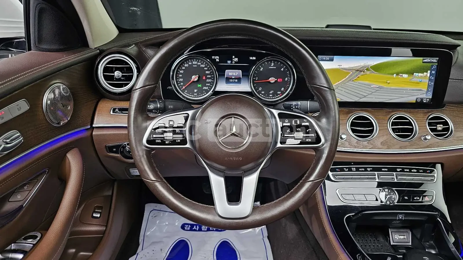 Mercedes-Benz E 220 �������� * ������� * 2 ����� * KEYLESS * BURMESTER | Mobile.bg � ����������� 13