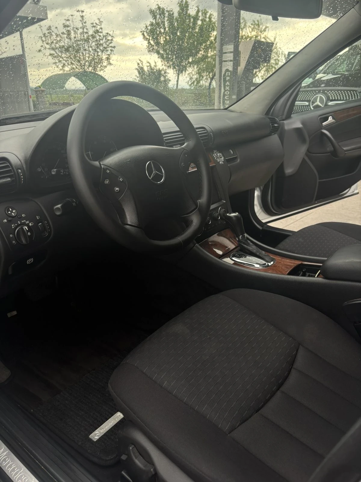Mercedes-Benz C 220, снимка 11 - Автомобили и джипове - 54421285