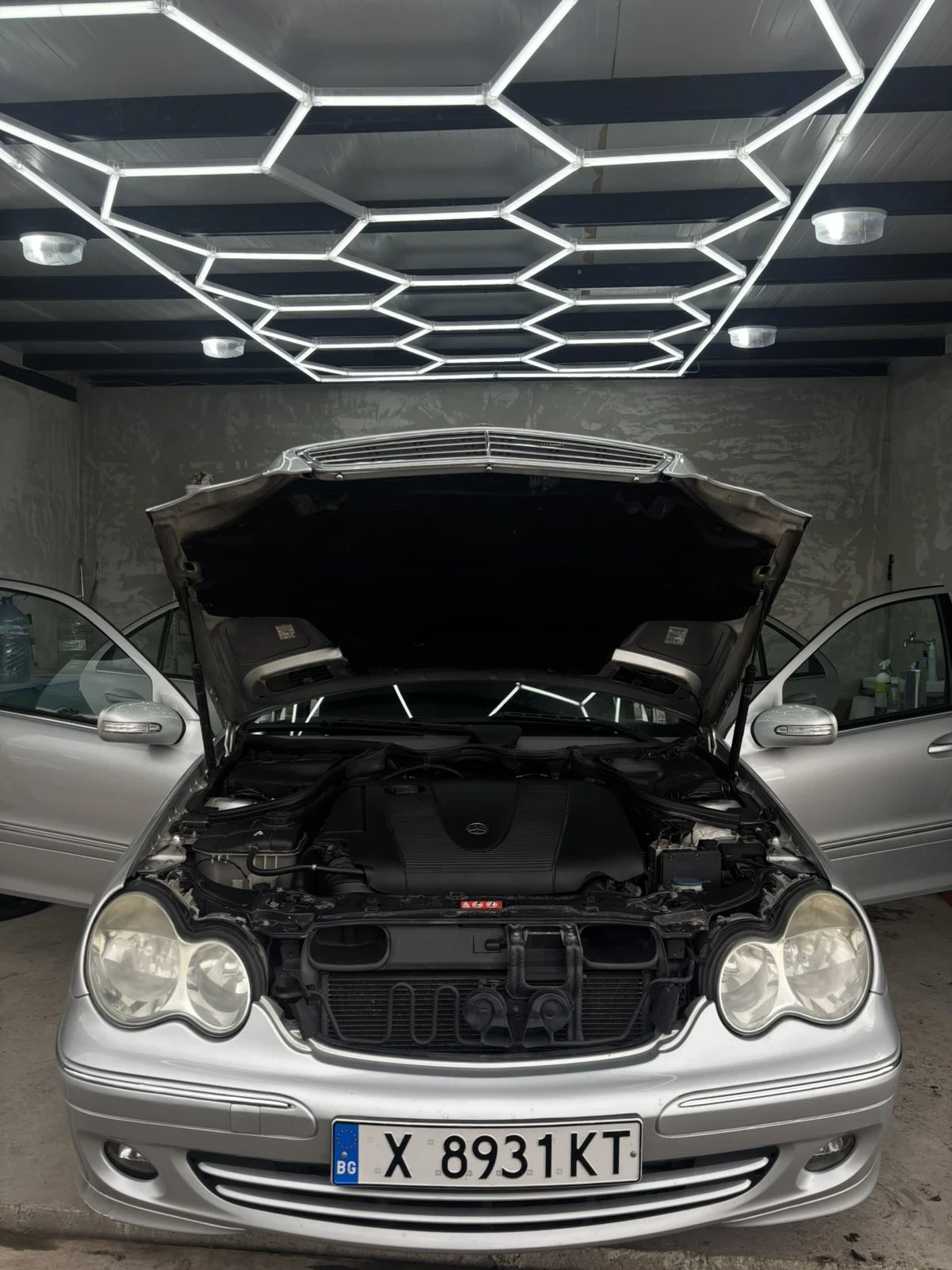 Mercedes-Benz C 220, снимка 2 - Автомобили и джипове - 54421285