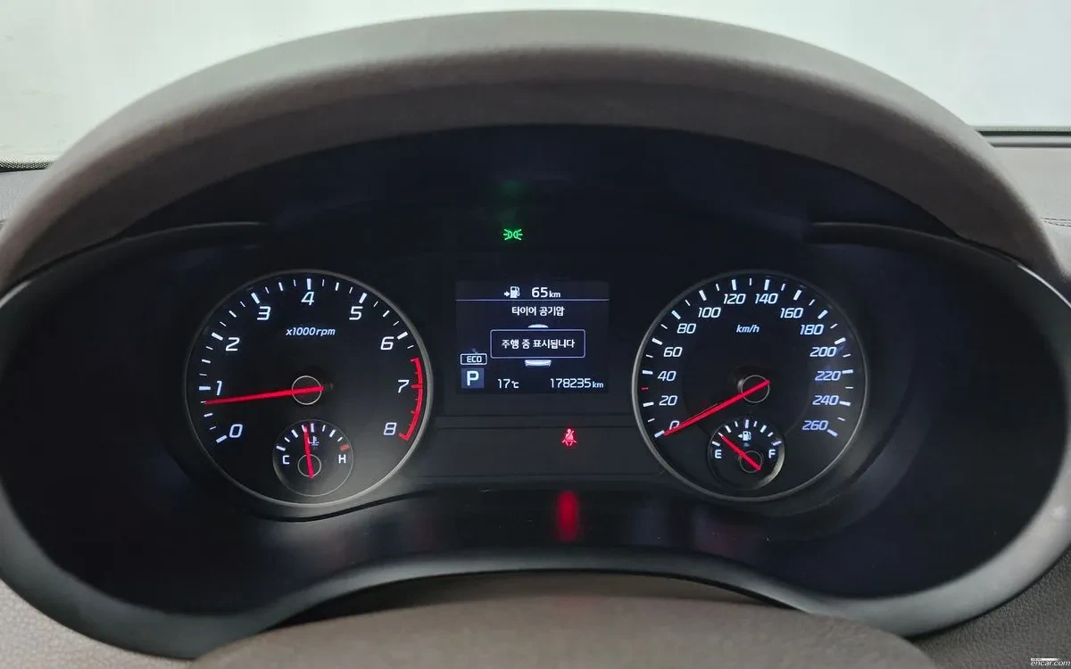 Kia Stinger 2.0 Turbo AWD, снимка 8 - Автомобили и джипове - 54749945