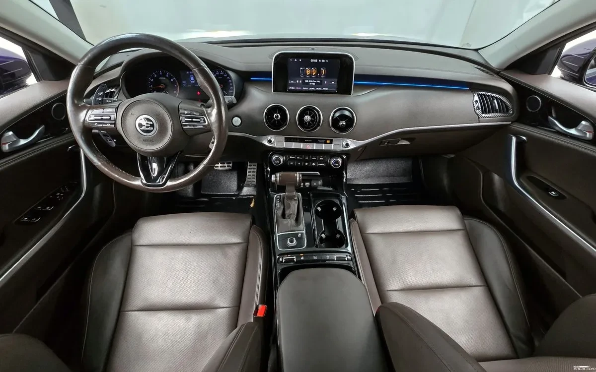 Kia Stinger 2.0 Turbo AWD, снимка 7 - Автомобили и джипове - 54749945