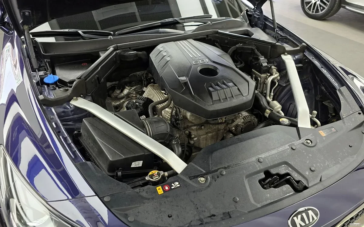 Kia Stinger 2.0 Turbo AWD, снимка 6 - Автомобили и джипове - 54749945