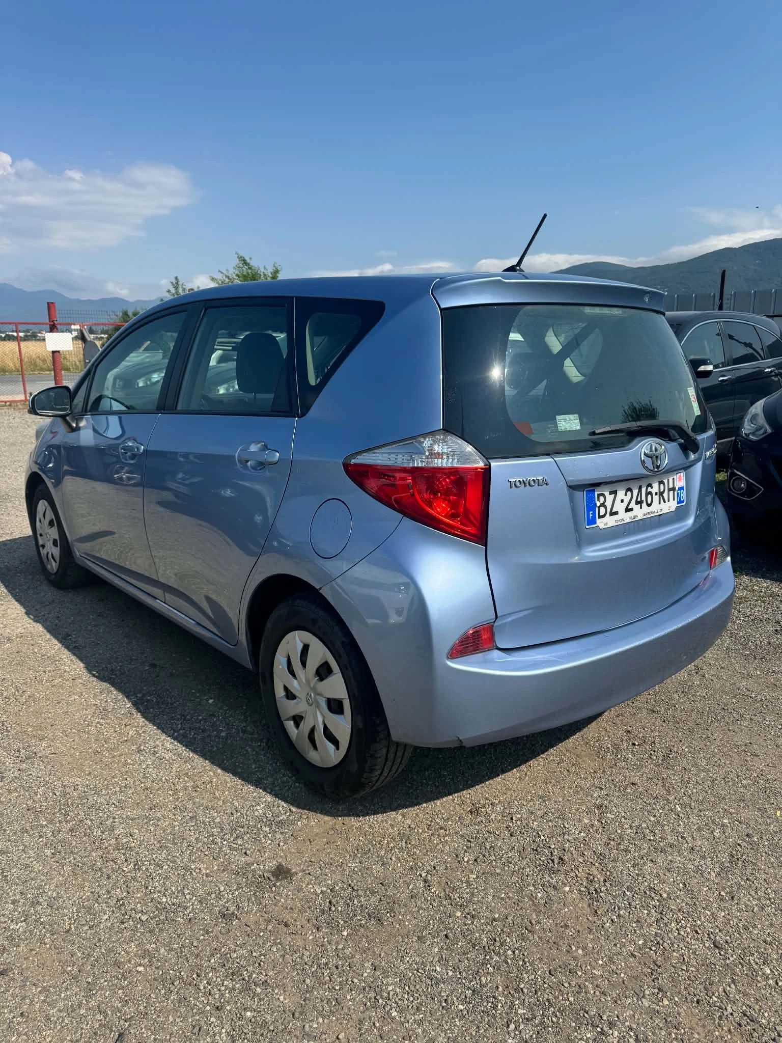 Toyota Verso S 1.4 D4D 90 к.с, снимка 5 - Автомобили и джипове - 55125732