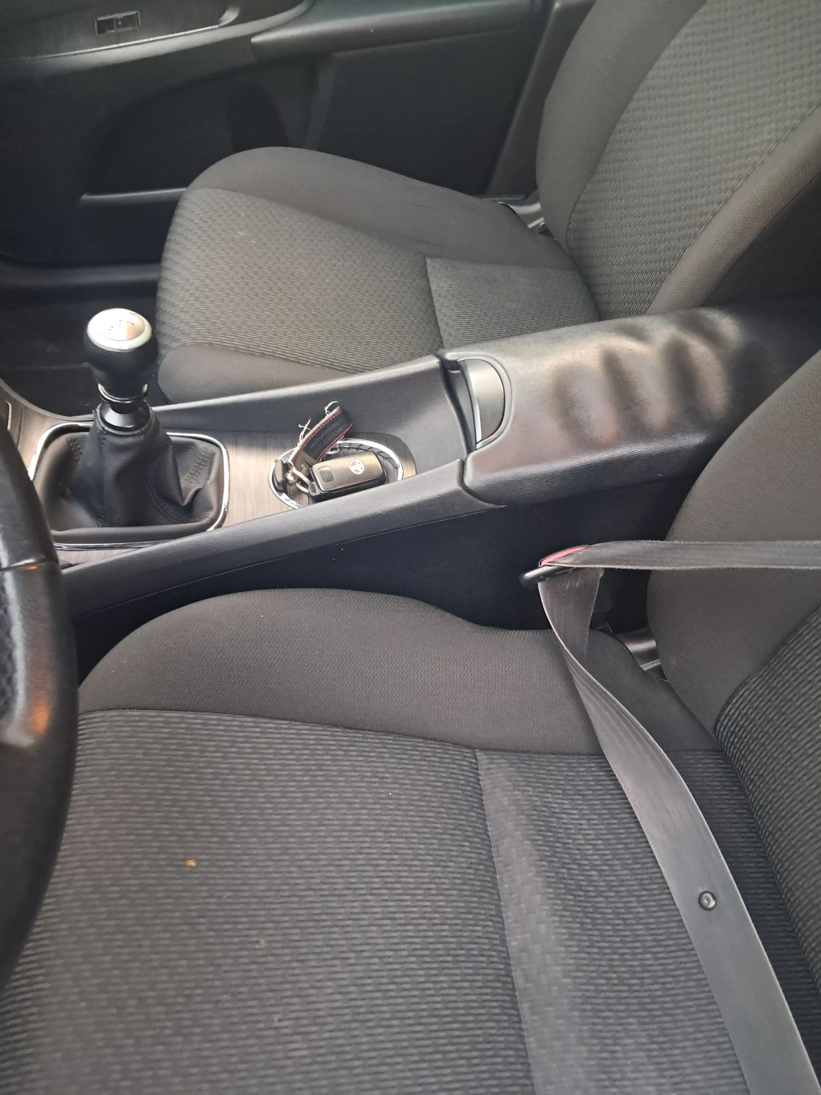 Toyota Avensis 2.2 дизел 150к.с, снимка 7 - Автомобили и джипове - 56191384