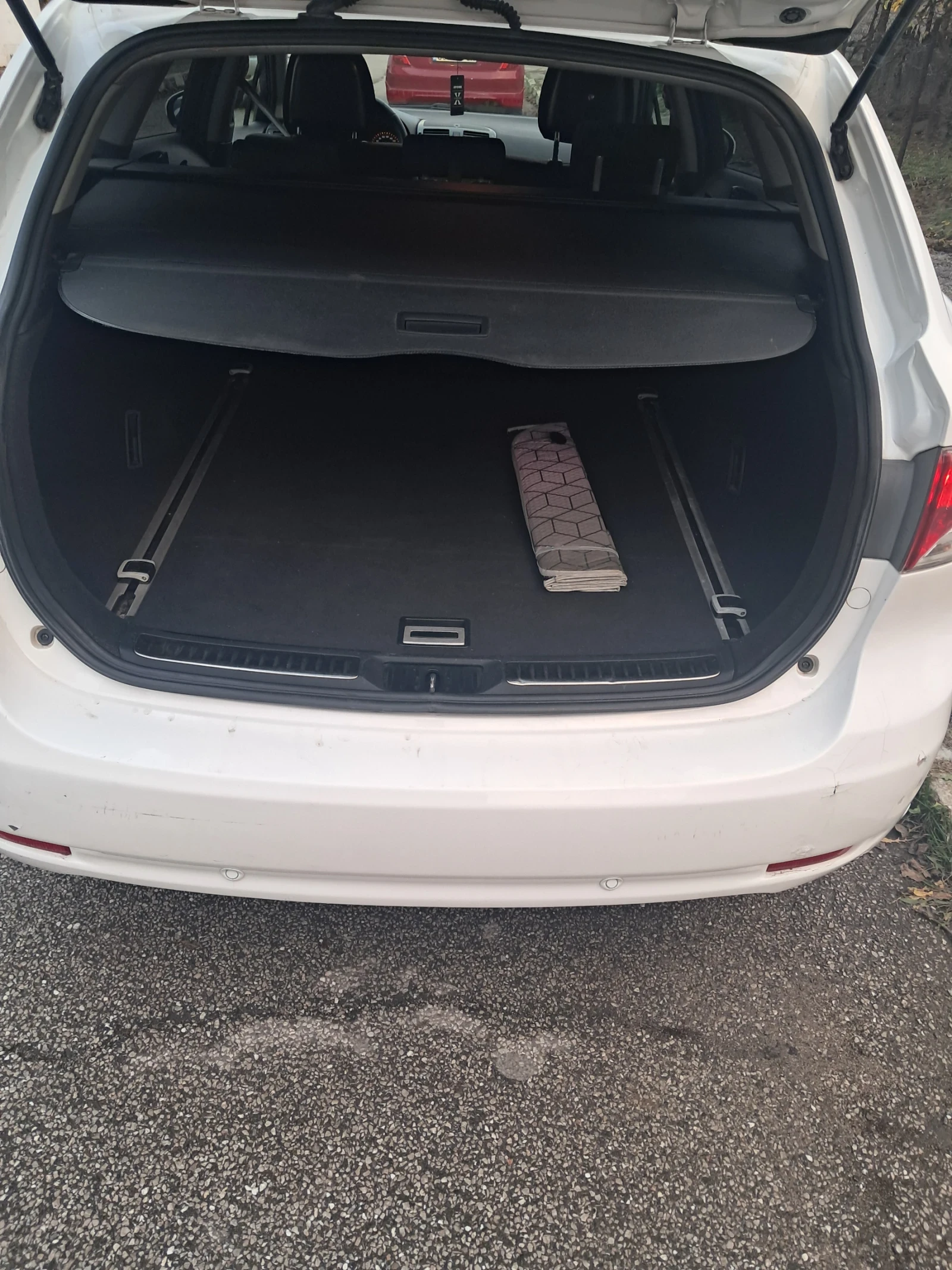 Toyota Avensis 2.2 дизел 150к.с, снимка 4 - Автомобили и джипове - 56191384