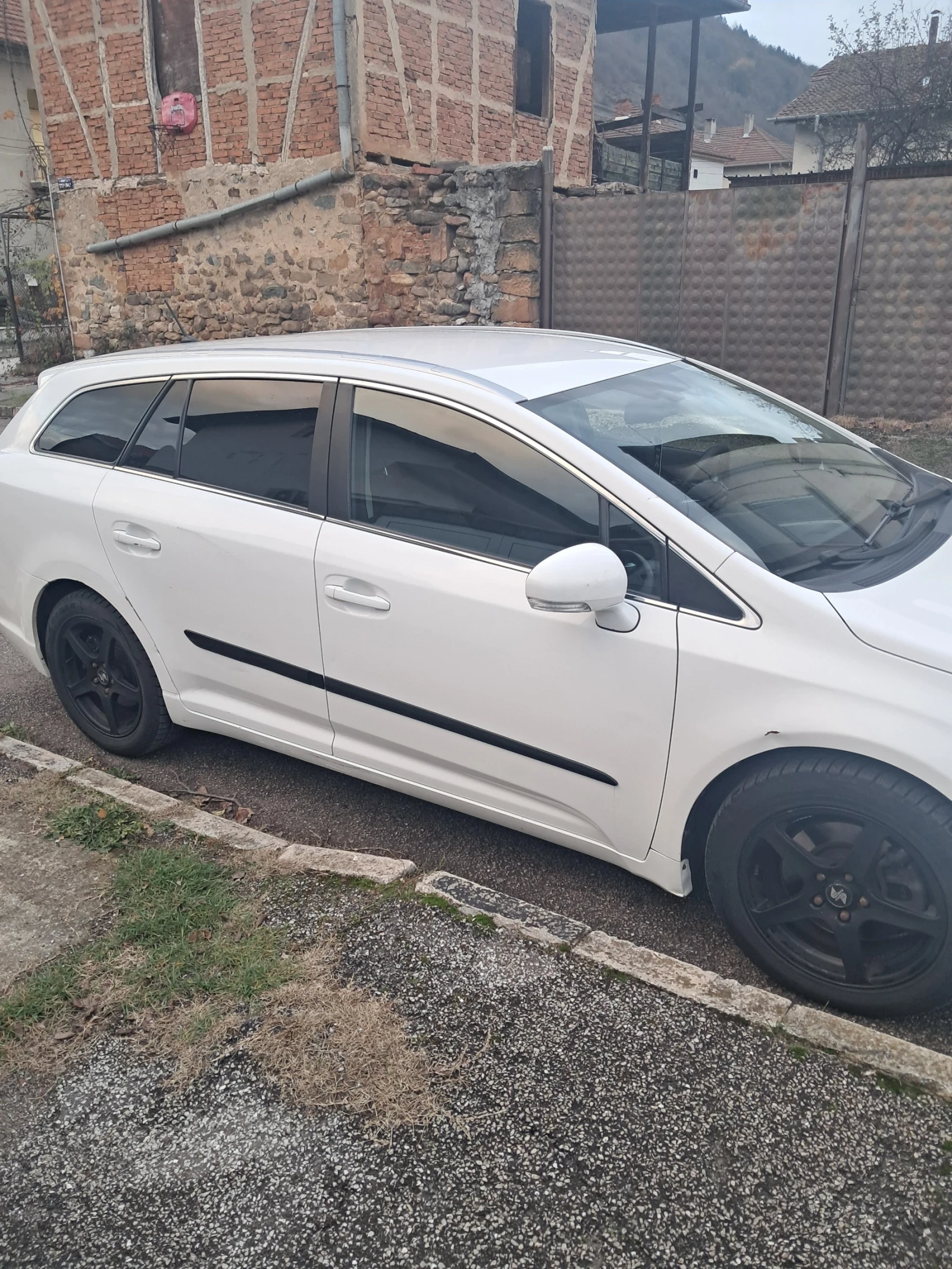 Toyota Avensis 2.2 дизел 150к.с, снимка 6 - Автомобили и джипове - 56191384
