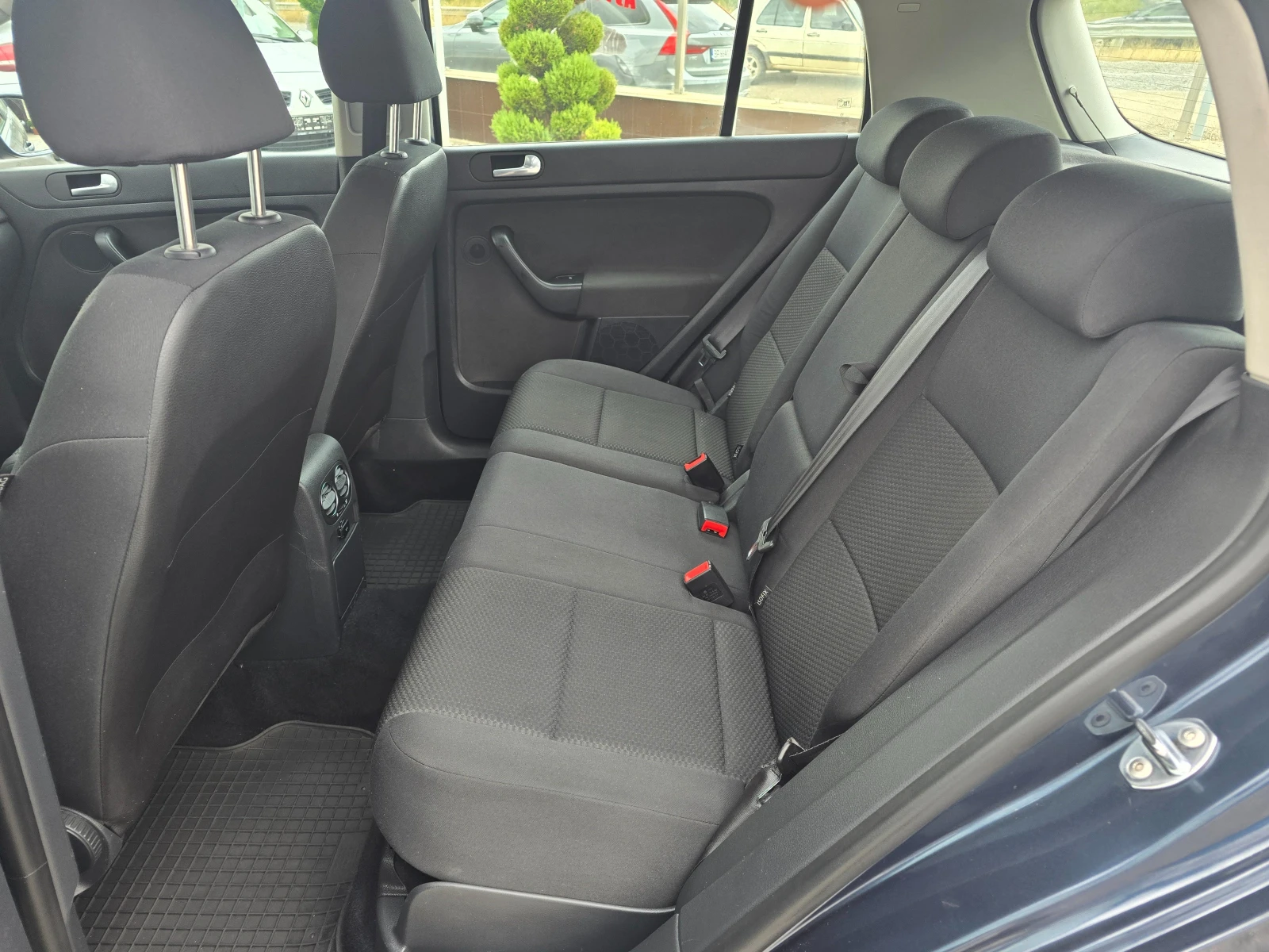 VW Golf Plus 1.6TDI  90кс ! ! РЕАЛНИ КИЛОМЕТРИ, снимка 11 - Автомобили и джипове - 56220610