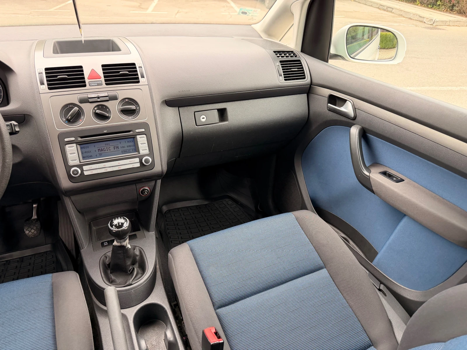 VW Touran  Климатик   Фейслифт , снимка 10 - Автомобили и джипове - 56227658