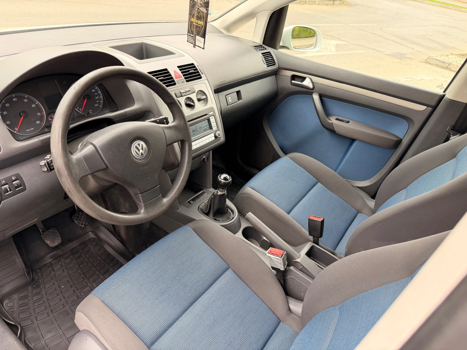 VW Touran  Климатик   Фейслифт , снимка 8 - Автомобили и джипове - 56227658