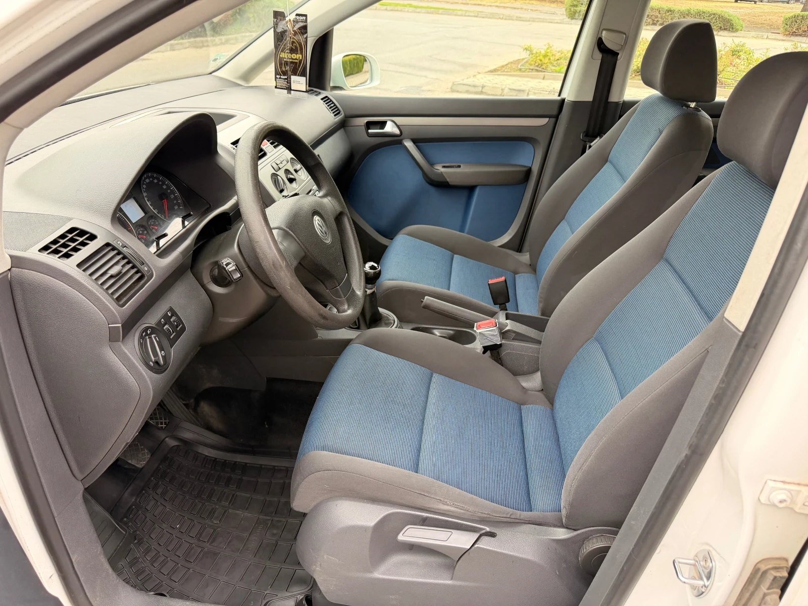 VW Touran  Климатик   Фейслифт , снимка 7 - Автомобили и джипове - 56227658