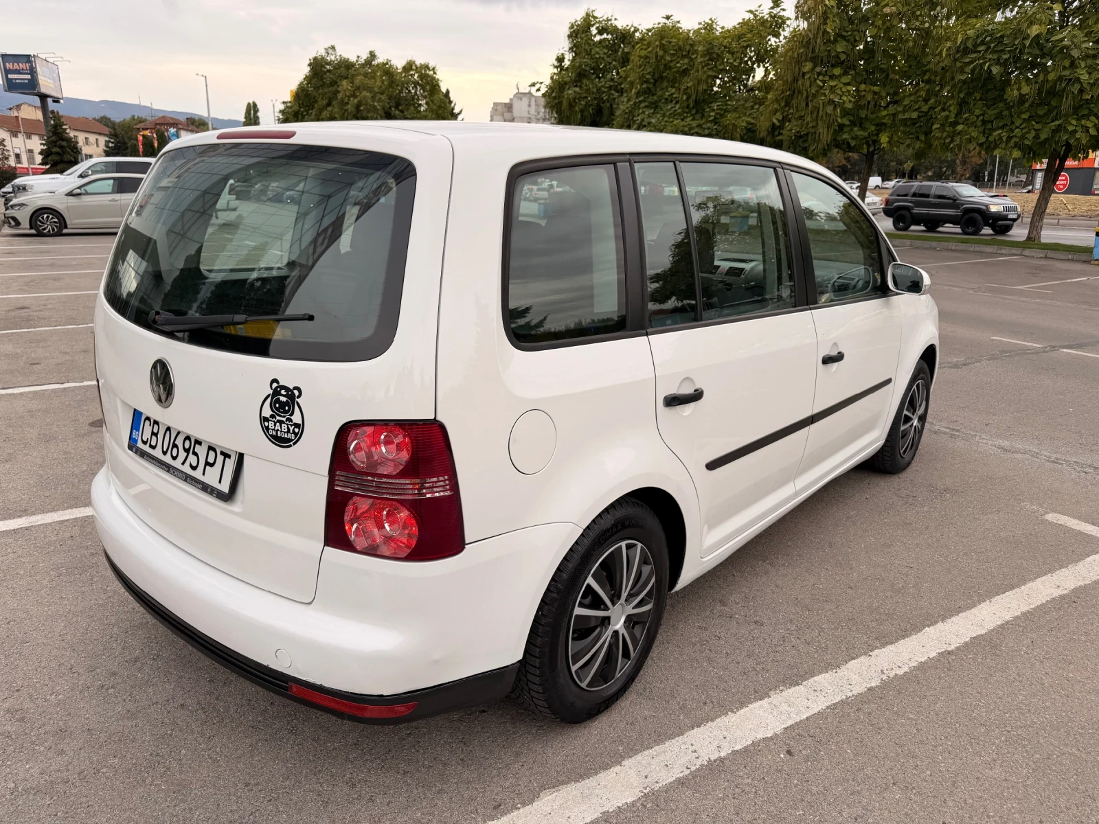 VW Touran  Климатик   Фейслифт , снимка 4 - Автомобили и джипове - 56227658