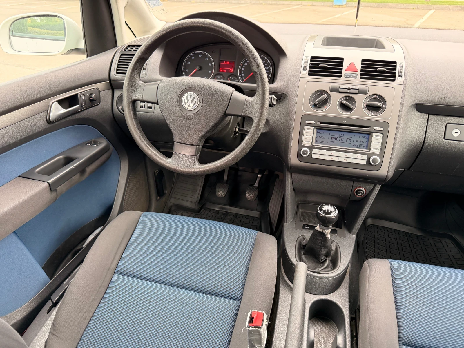 VW Touran  Климатик   Фейслифт , снимка 9 - Автомобили и джипове - 56227658