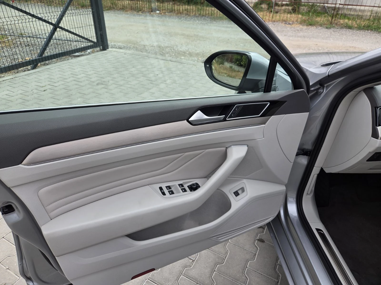 VW Passat ELEGANCE 2.0TDI, снимка 13 - Автомобили и джипове - 56287989