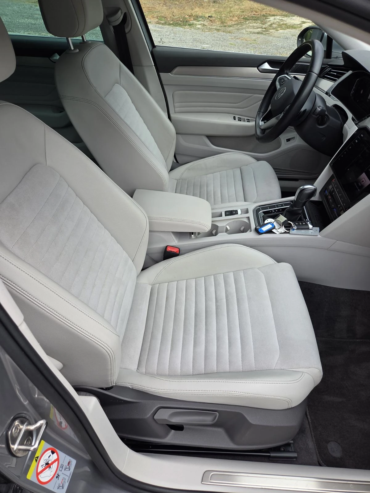 VW Passat ELEGANCE 2.0TDI, снимка 15 - Автомобили и джипове - 56287989