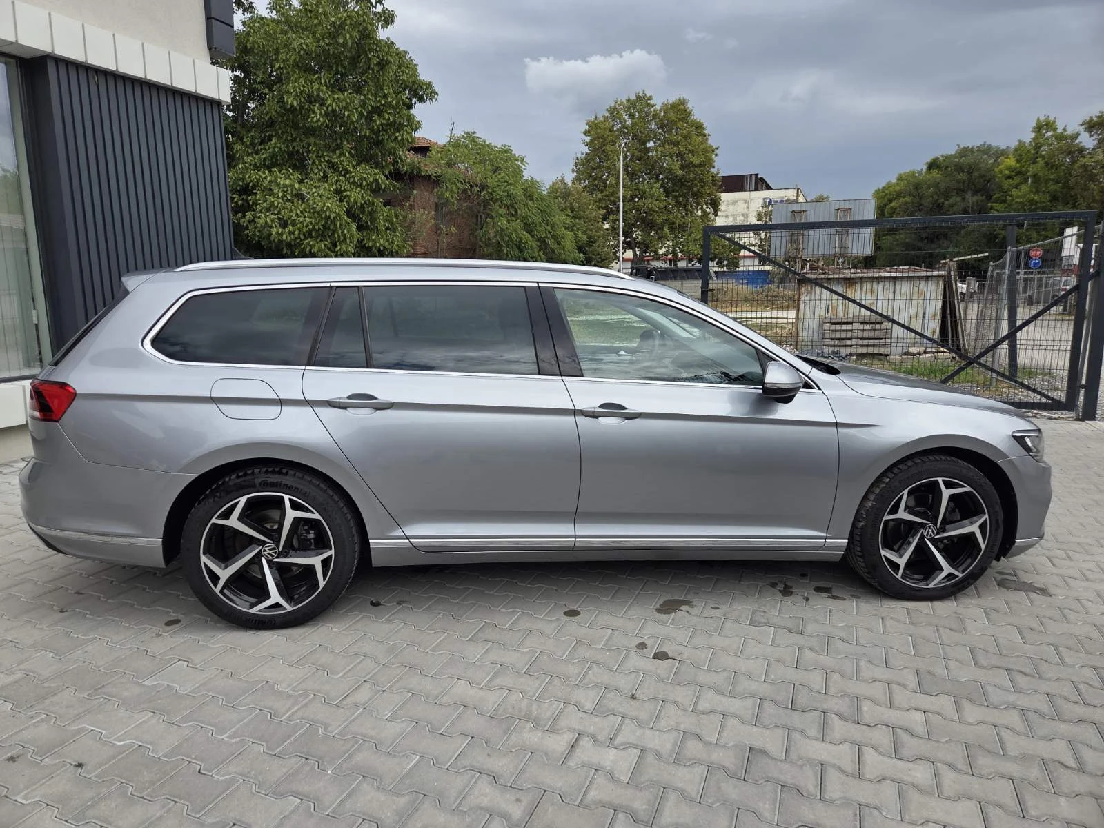 VW Passat ELEGANCE 2.0TDI, снимка 8 - Автомобили и джипове - 56287989