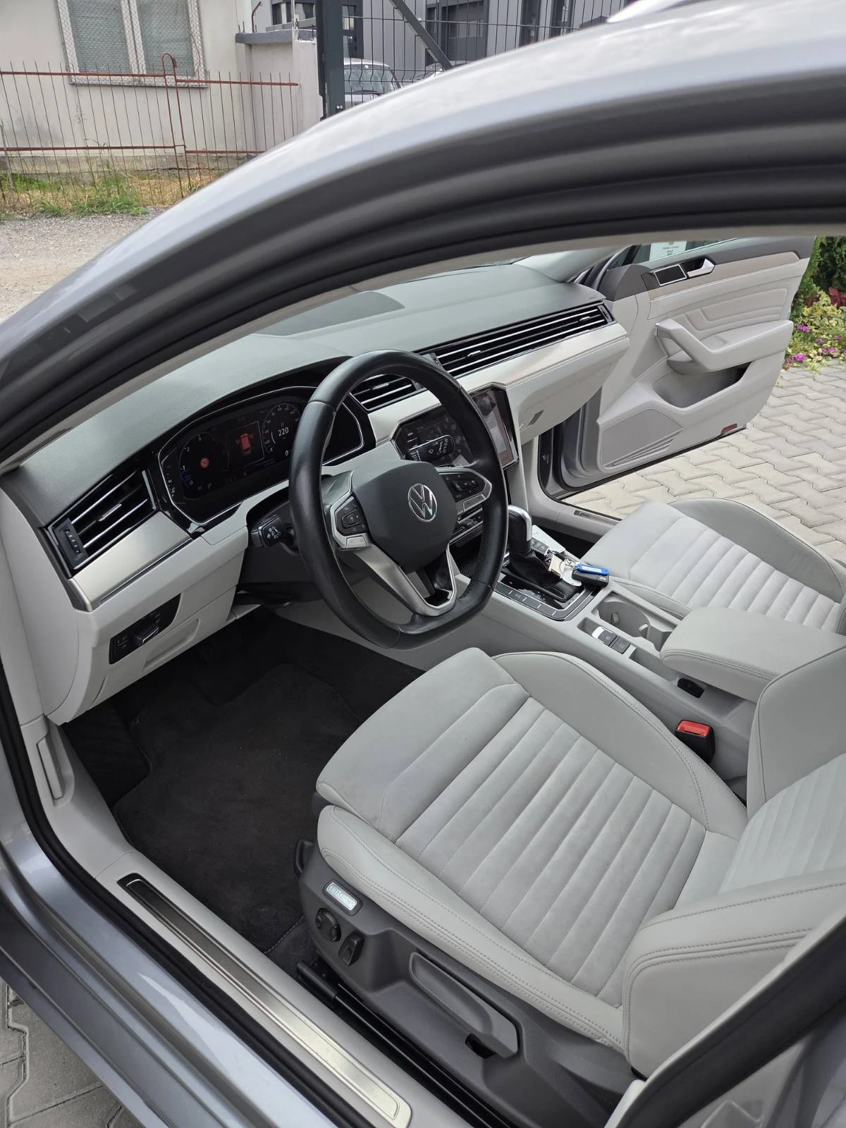 VW Passat ELEGANCE 2.0TDI, снимка 11 - Автомобили и джипове - 56287989