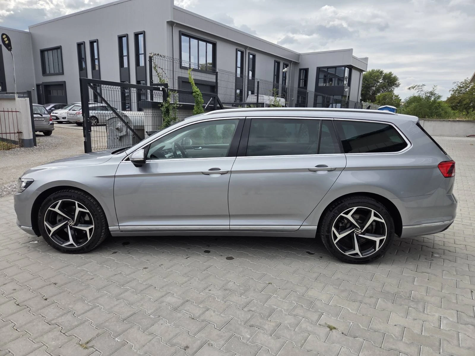 VW Passat ELEGANCE 2.0TDI, снимка 4 - Автомобили и джипове - 56287989
