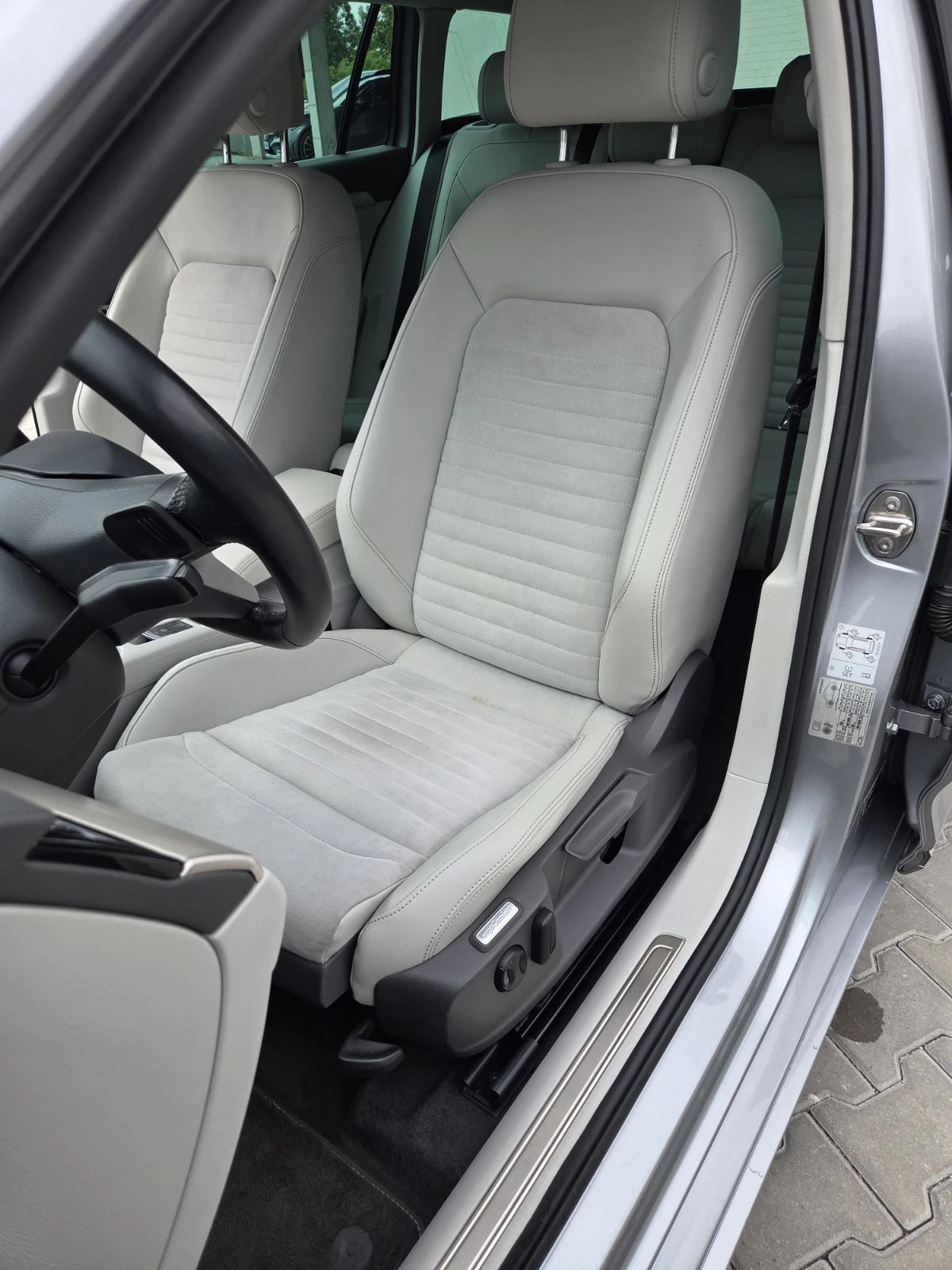 VW Passat ELEGANCE 2.0TDI, снимка 12 - Автомобили и джипове - 56287989