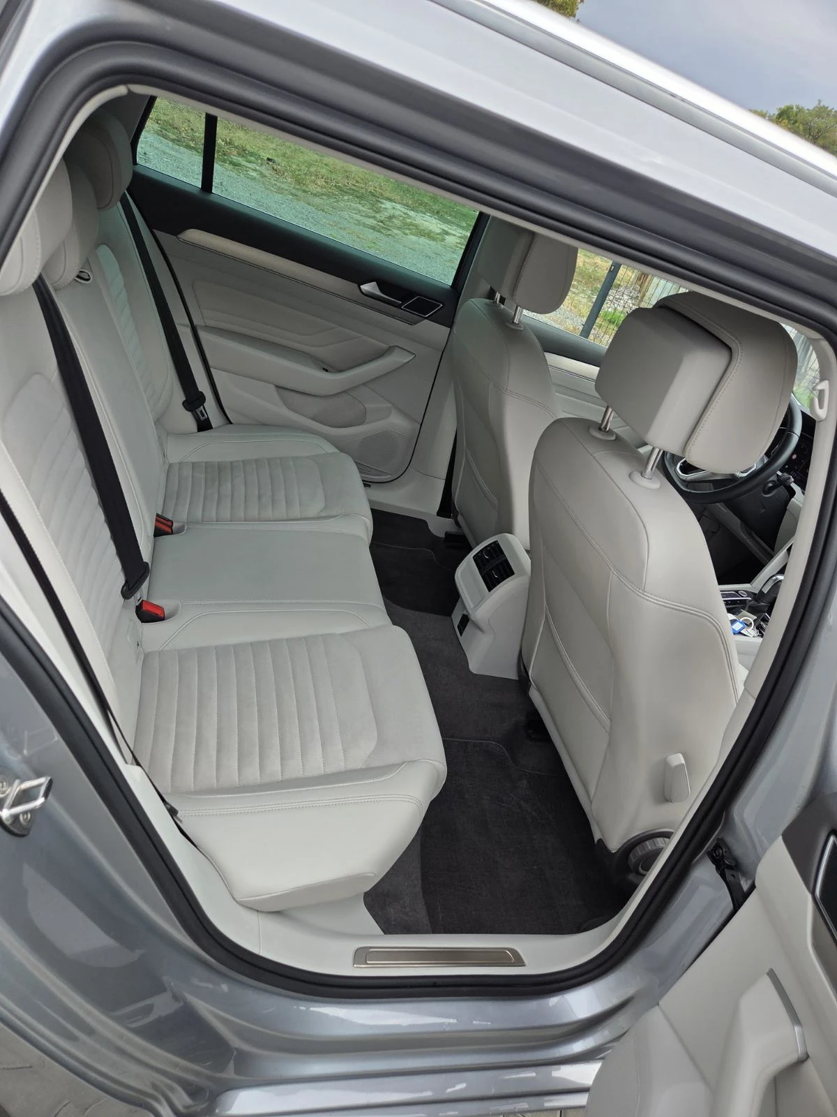 VW Passat ELEGANCE 2.0TDI, снимка 16 - Автомобили и джипове - 56287989