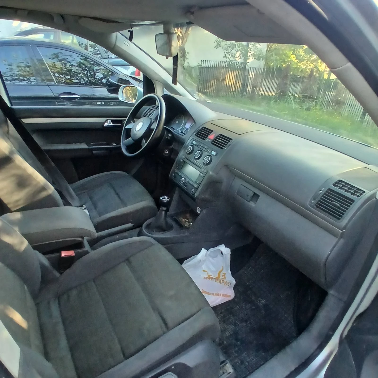 VW Touran, снимка 5 - Автомобили и джипове - 56322515