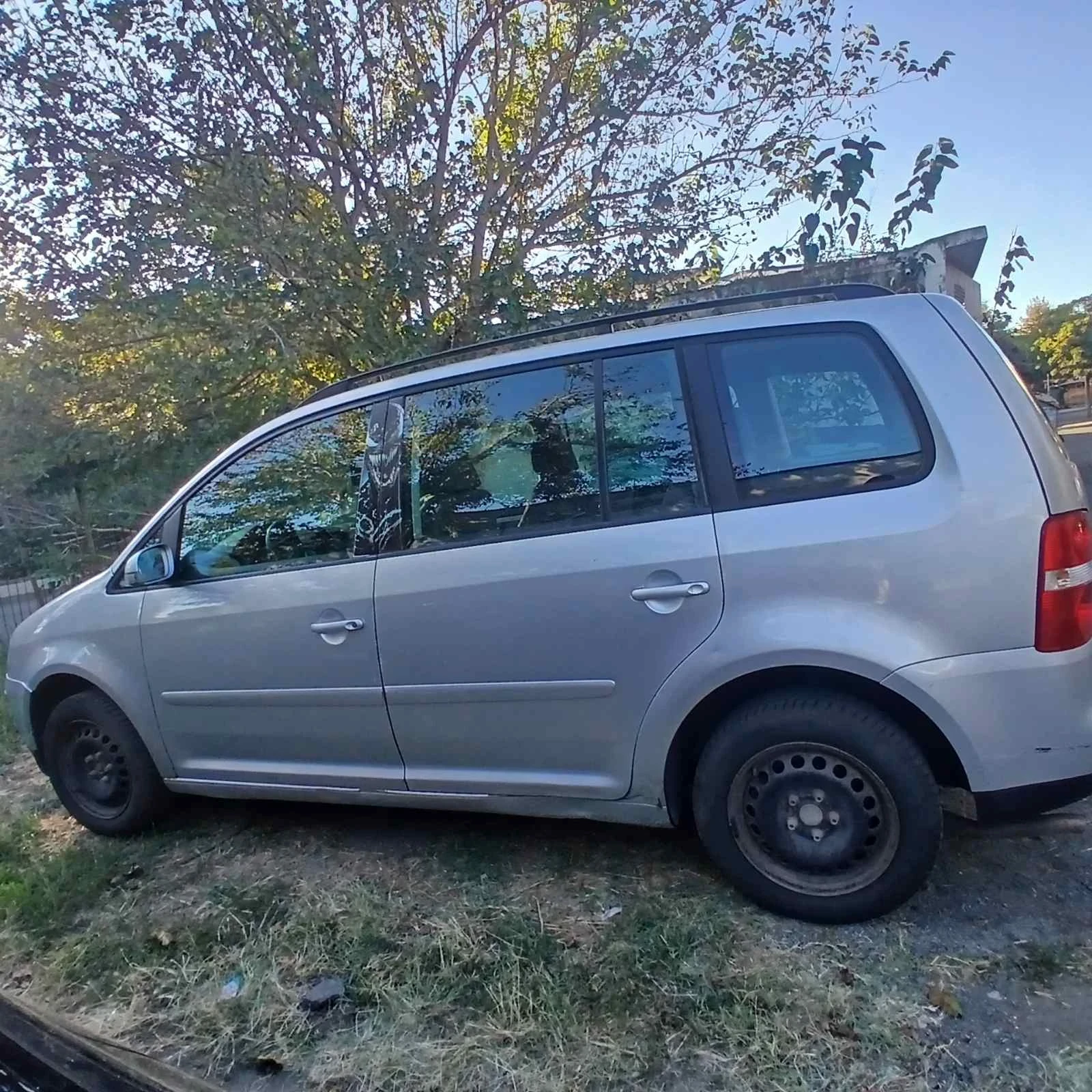 VW Touran, снимка 10 - Автомобили и джипове - 56322515