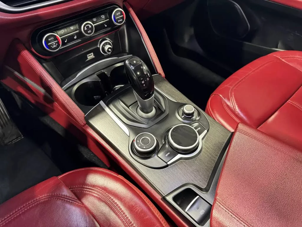 Alfa Romeo Stelvio * 4 * * *  | Mobile.bg   15