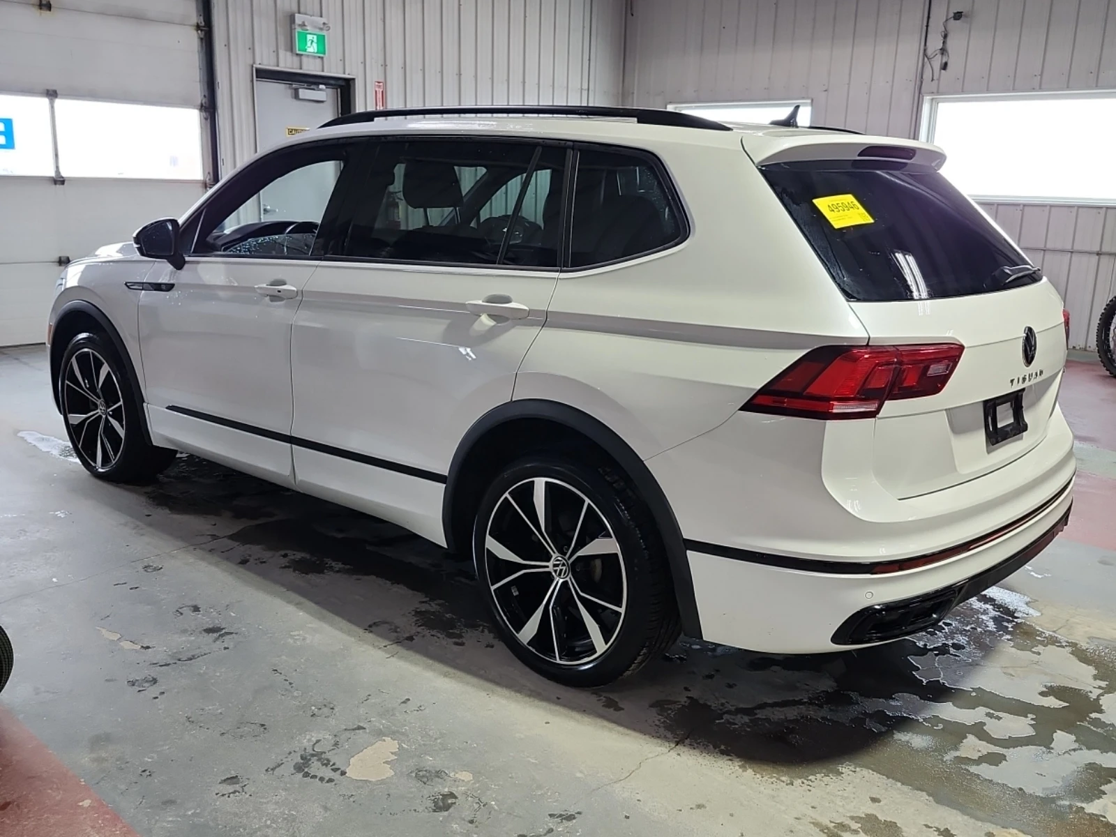 VW Tiguan R-Line Black 4MOTION, снимка 4 - Автомобили и джипове - 53746402