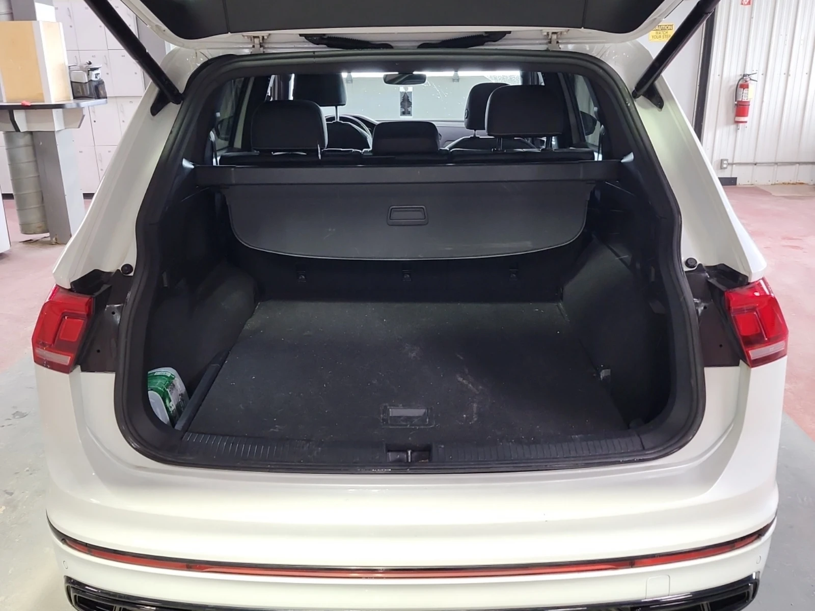 VW Tiguan R-Line Black 4MOTION, снимка 8 - Автомобили и джипове - 53746402