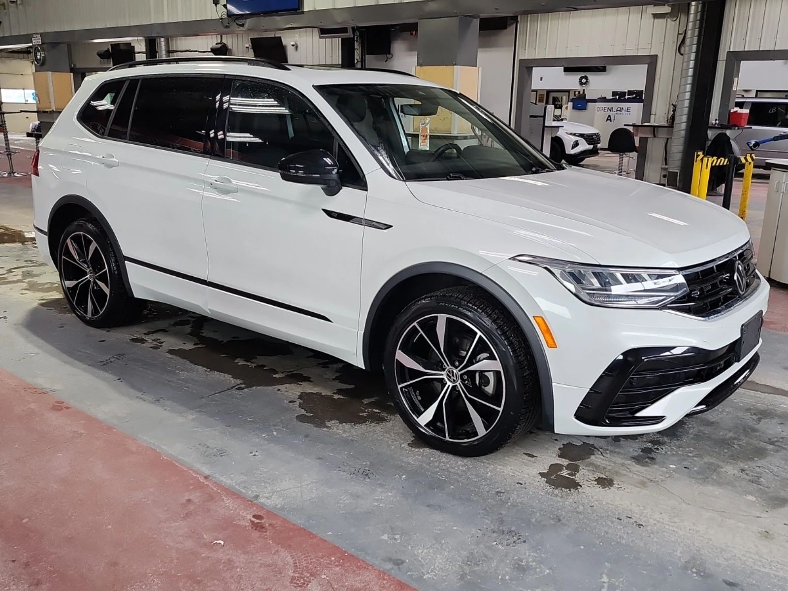 VW Tiguan R-Line Black 4MOTION, снимка 2 - Автомобили и джипове - 53746402