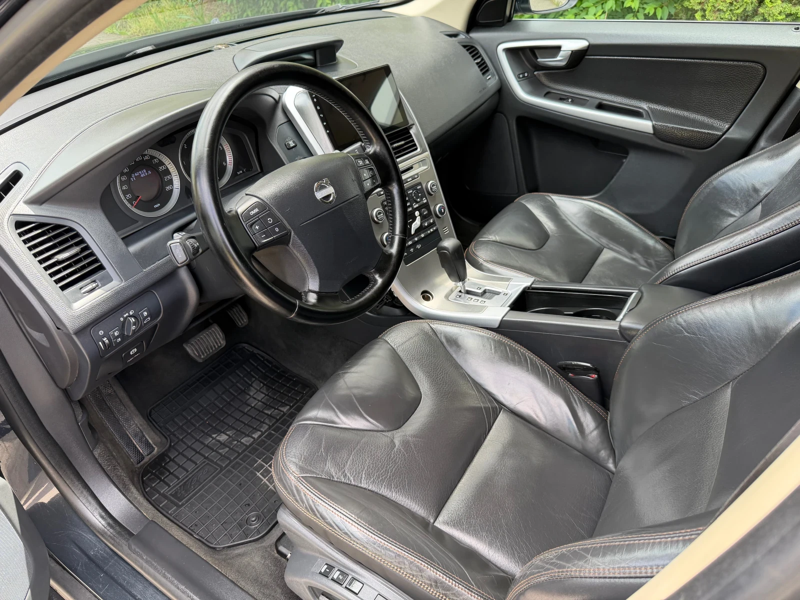 Volvo XC60 2.4 D5, снимка 16 - Автомобили и джипове - 54804846