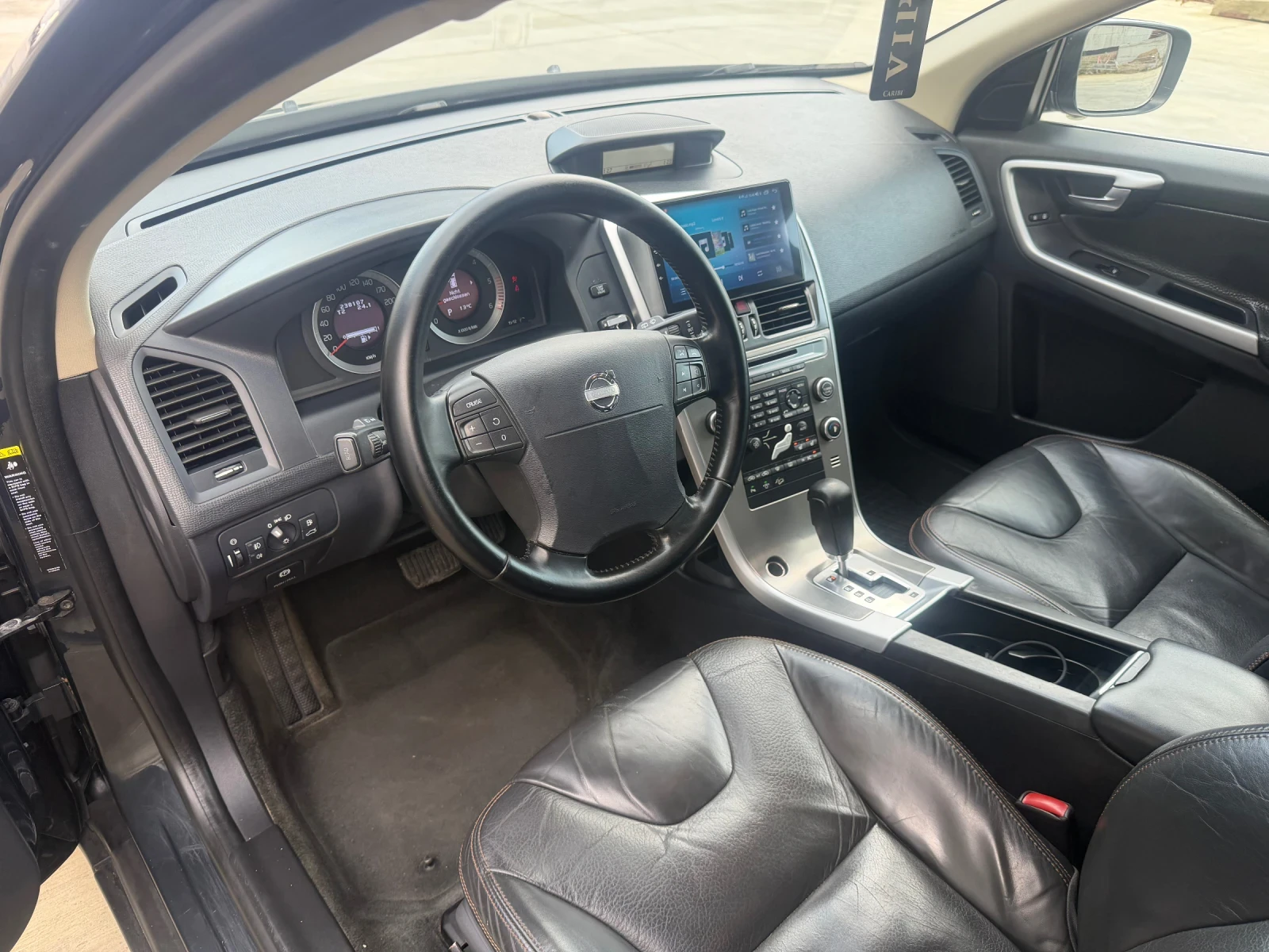 Volvo XC60 2.4 D5, снимка 11 - Автомобили и джипове - 54274625