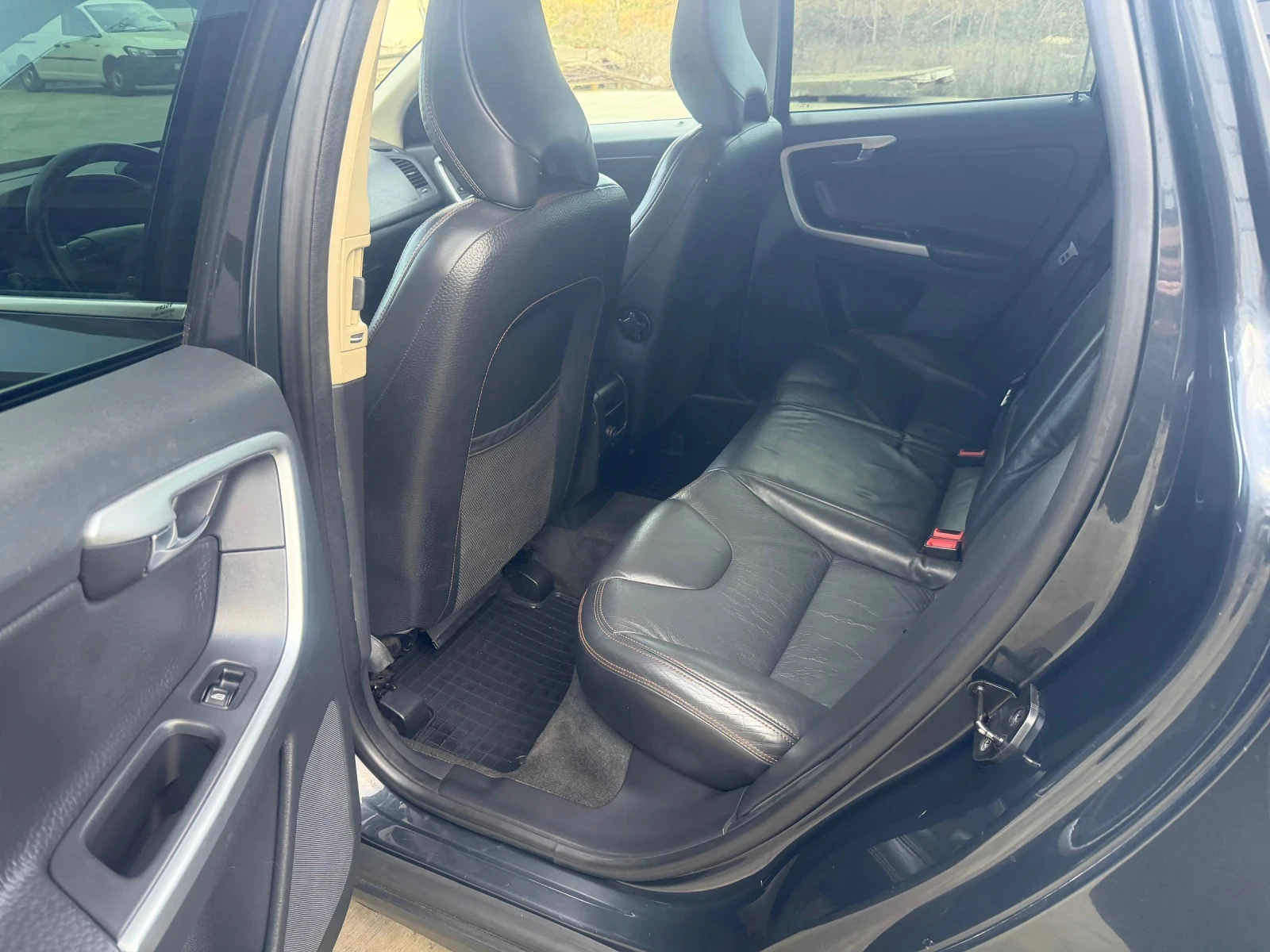 Volvo XC60 2.4 D5, снимка 7 - Автомобили и джипове - 54274625