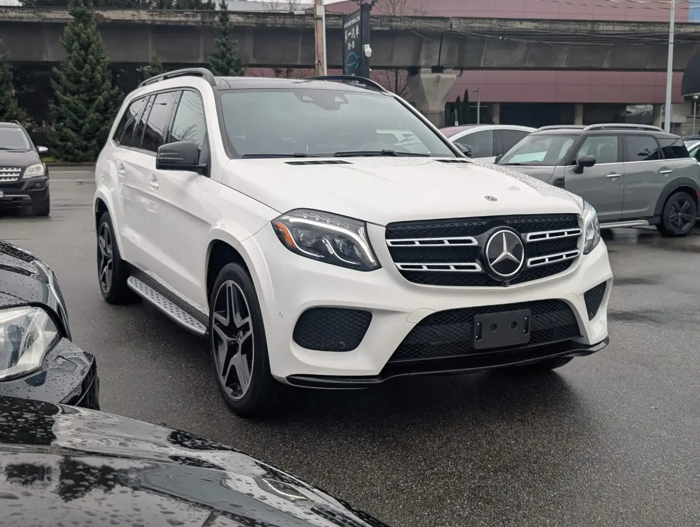 Mercedes-Benz GLS 500 550/ 4MATIC AMG LINE/360CAM/PANORAMA/SHADOW LINE/, снимка 3 - Автомобили и джипове - 55152489