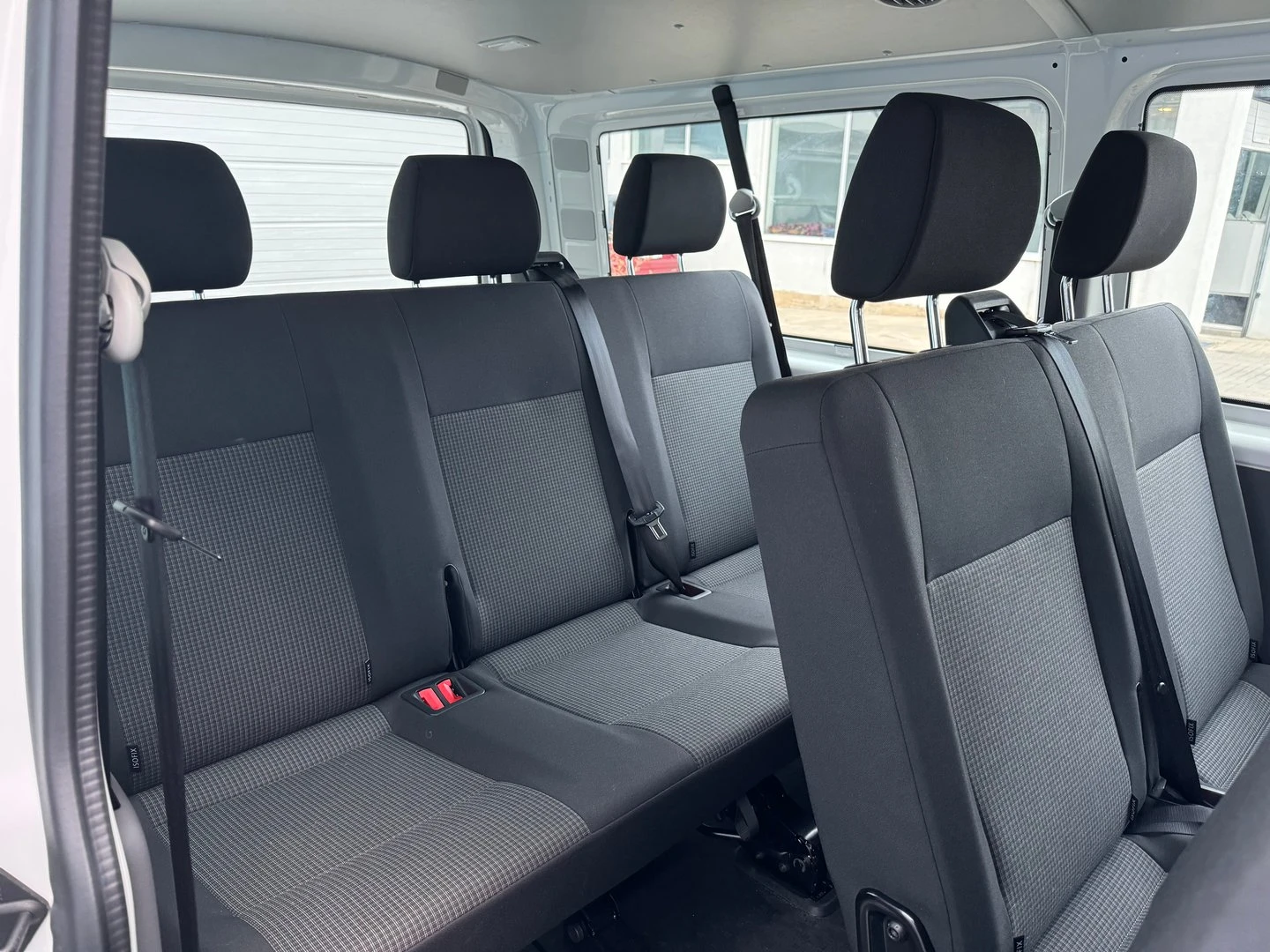 VW Transporter Kombi L 6.7 m3 TDI, снимка 9 - Бусове и автобуси - 56420382