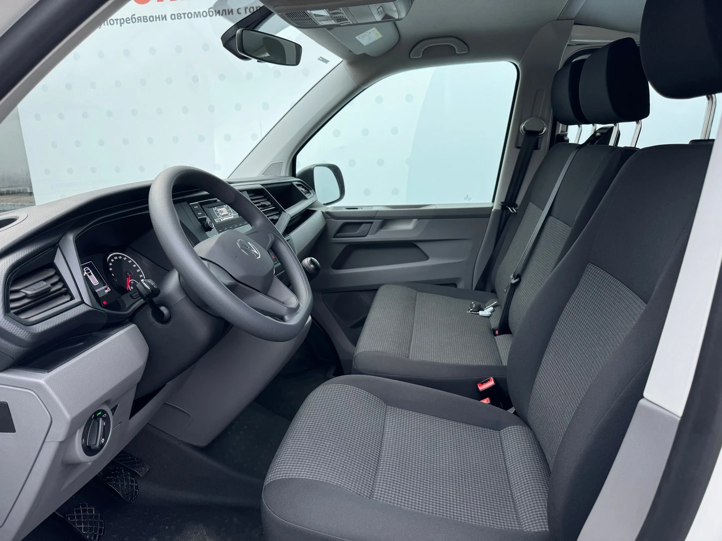 VW Transporter Kombi L 6.7 m3 TDI, снимка 5 - Бусове и автобуси - 56420382