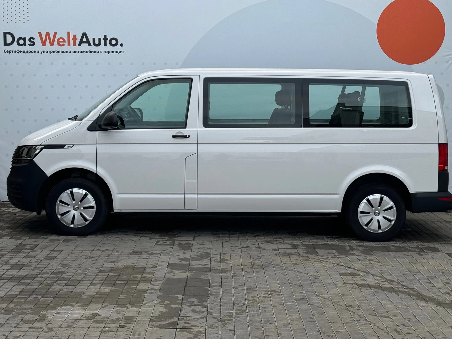 VW Transporter Kombi L 6.7 m3 TDI, снимка 2 - Бусове и автобуси - 56420382