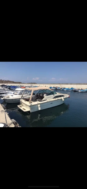 Моторна яхта Sea Ray SRV245