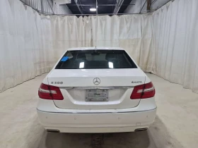 Mercedes-Benz E 300 * CARFAX * АВТОКРЕДИТ БЕЗ ПЪРВОНАЧАЛНА ВНОСКА * , снимка 4
