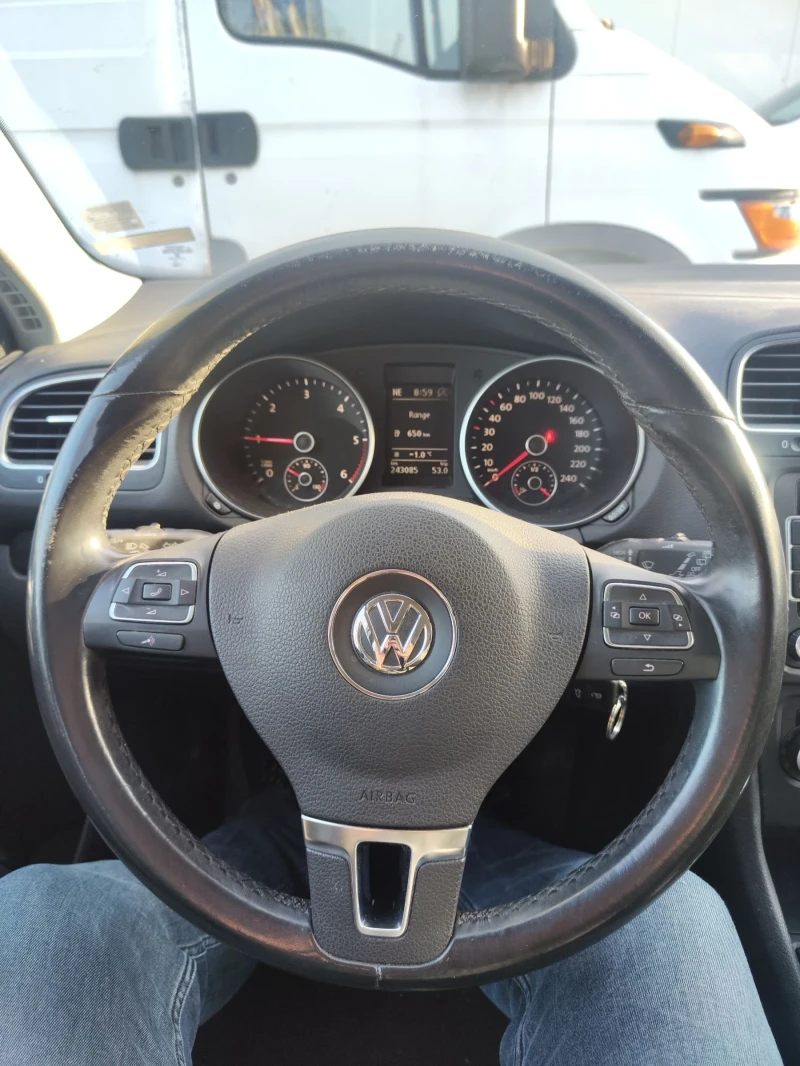 VW Golf 1.6 TDI, снимка 12 - Автомобили и джипове - 49534224