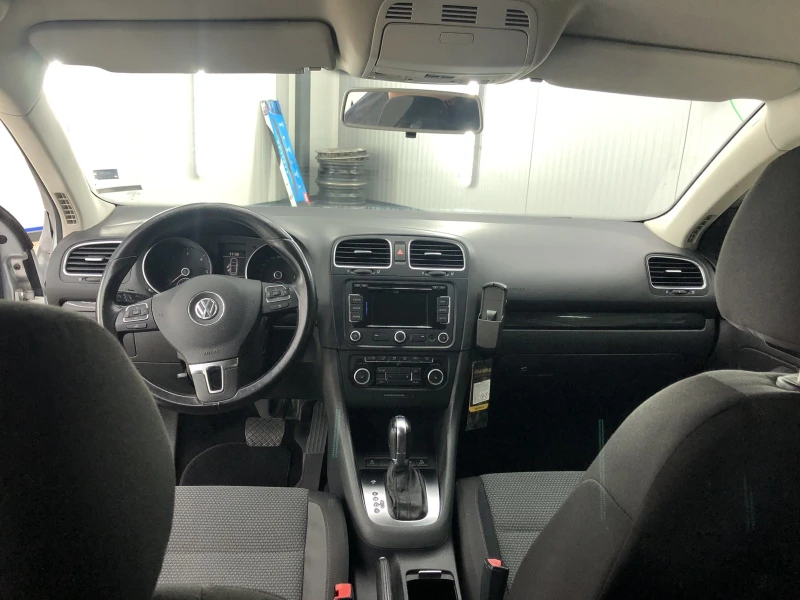 VW Golf 1.6 TDI, снимка 13 - Автомобили и джипове - 53184053
