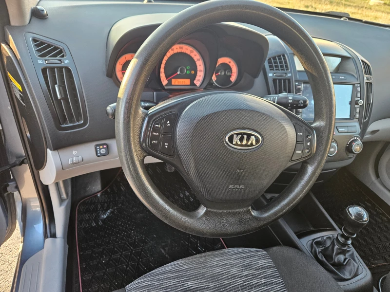 Kia Ceed, снимка 10 - Автомобили и джипове - 48836937