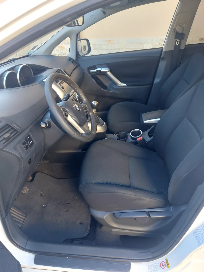 Toyota Verso, снимка 8 - Автомобили и джипове - 52820921