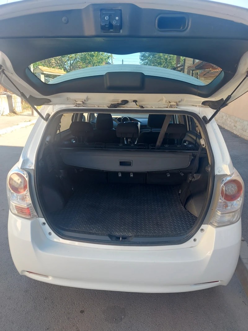 Toyota Verso, снимка 12 - Автомобили и джипове - 52820921