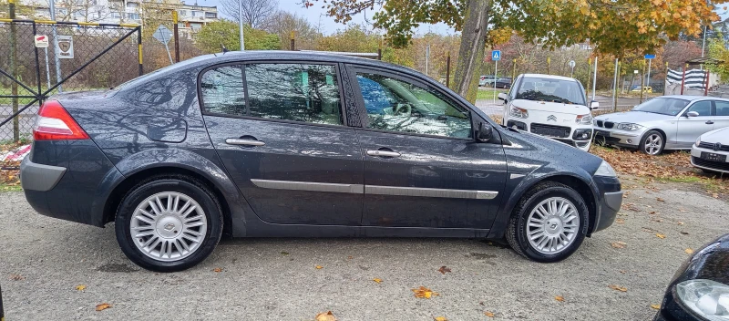 Renault Megane 1.9DCI СЕДАН УНИКАЛЕН , снимка 5 - Автомобили и джипове - 52170906