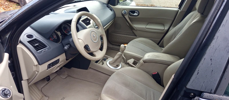 Renault Megane 1.9DCI СЕДАН УНИКАЛЕН , снимка 8 - Автомобили и джипове - 52170906